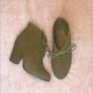 Steve Madden Tan Heel Boots
